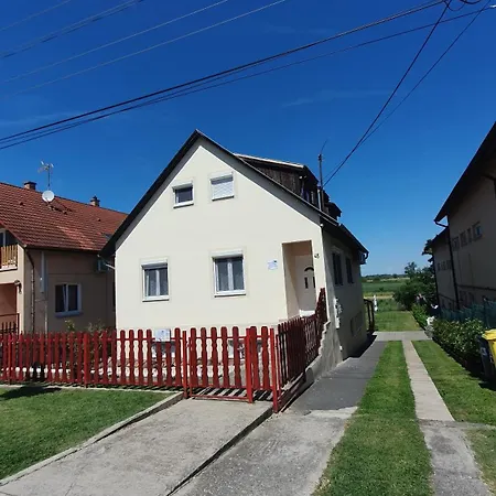Berbe Apartment Balatonlelle